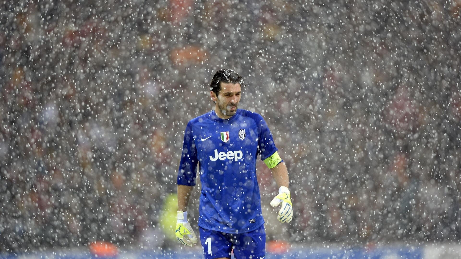 《赛事后花絮:工作人员的辛勤与付出》,比赛后工作人员总结怎么写